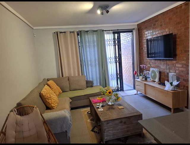 2 BEDROOM PROPERTY TO RENT IN MENLO PARK